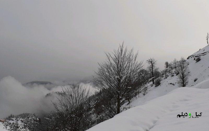 بارش برف همچنان در کوهستان‌های گیلان