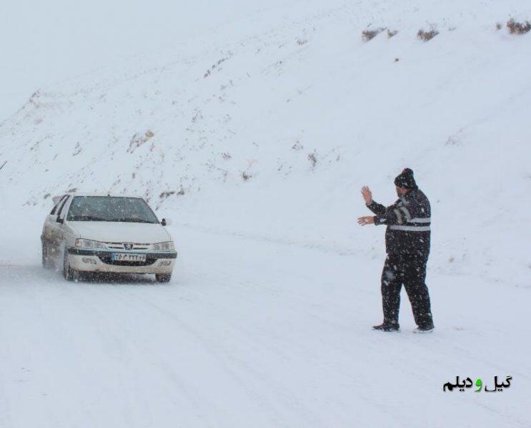 تردد در برخی جاده های گیلان فقط با زنجیرچرخ امکانپذیر است