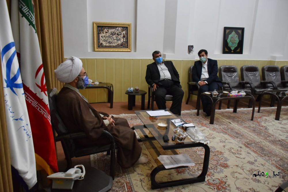 نماینده صومعه سرا با حضور در دفتر آیت الله فلاحتی؛ خدمت نماینده ولی فقیه در گیلان آمدیم که دیگران سوء استفاده نکنند