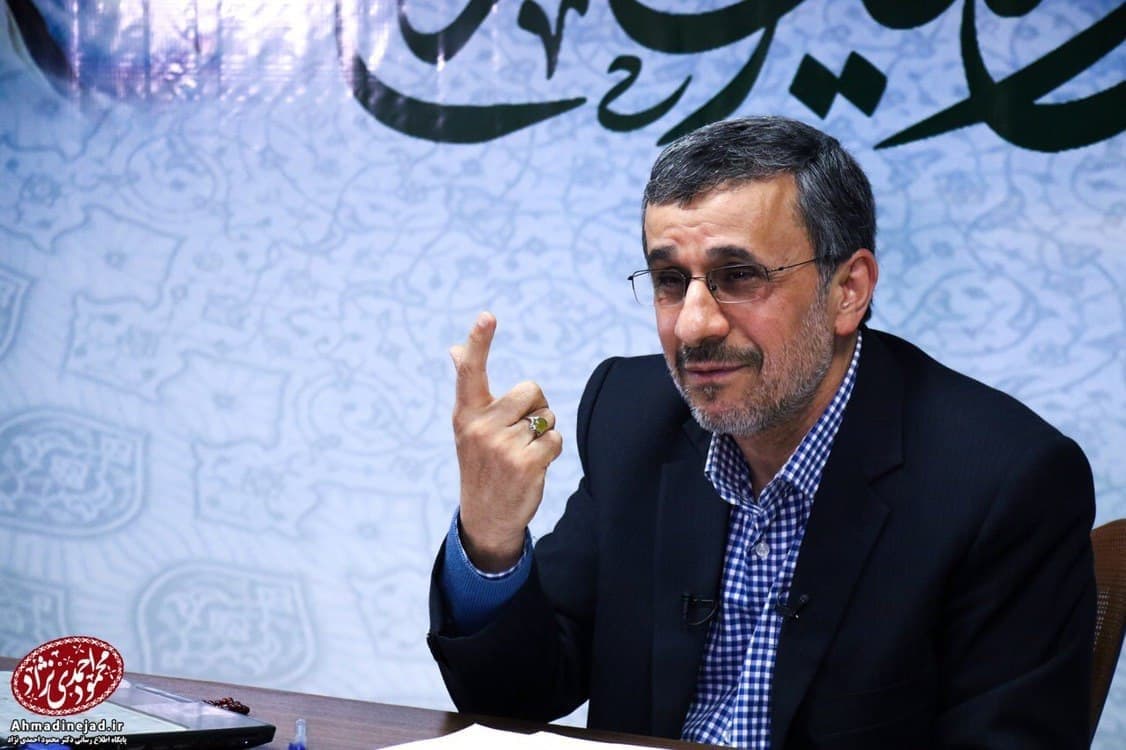حملات تند احمدی نژاد به شورای نگهبان: آشکارا قانون اساسی را زیر پا می گذارید / آیا هر نهادی می تواند برای خودش قانون بنویسد؟