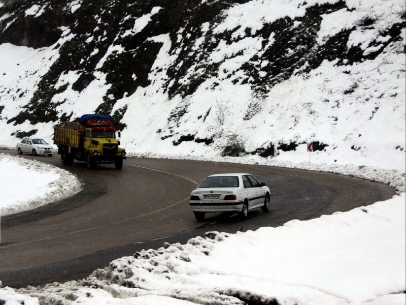 رانندگان برای تردد در محورهای کوهستانی به زنجیرچرخ مجهز باشند