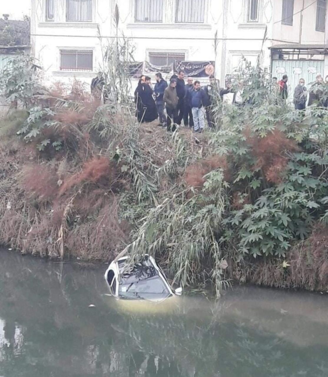 اتفاقی تلخ؛ مرگ راننده بر اثر سقوط خودروی سواری به داخل رودخانه در لنگرود