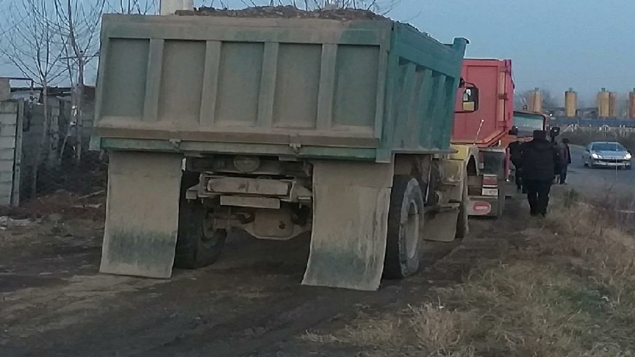 کشف ۷۵ تن شن و ماسه بدون مجوز در بخش سنگر رشت