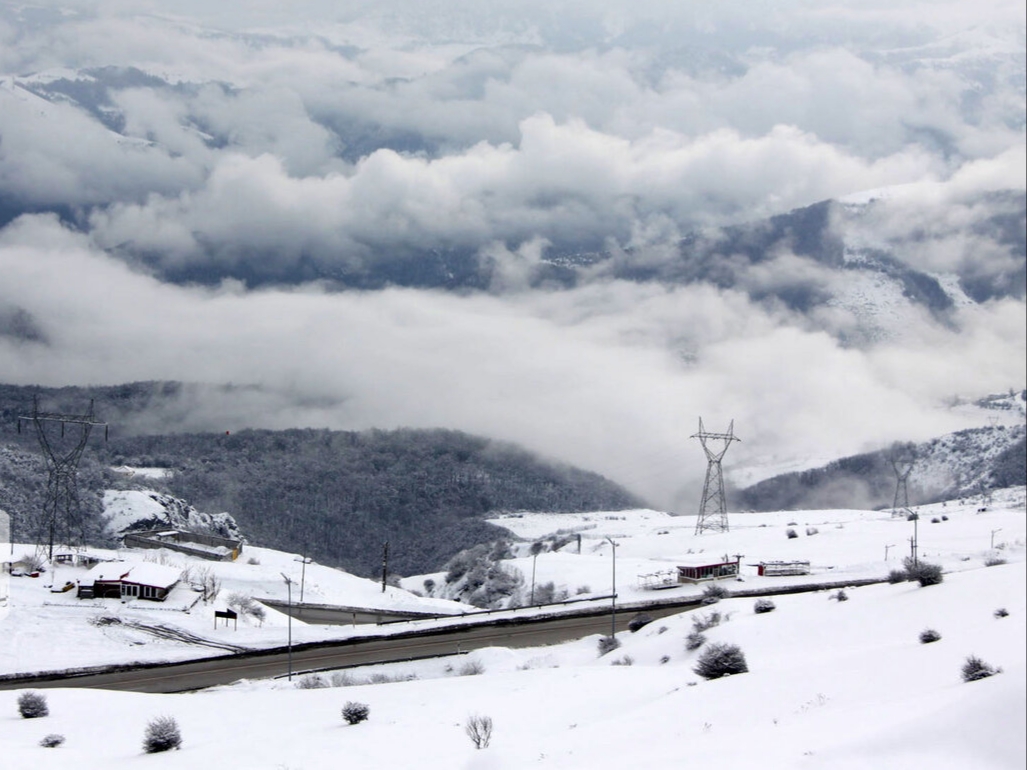 مدیرکل هواشناسی گیلان اعلام کرد: کوهستان‌های گیلان زیر چتر سفید برف | ارتفاع برف در دیلمان به ۱۰ سانتی متر رسید