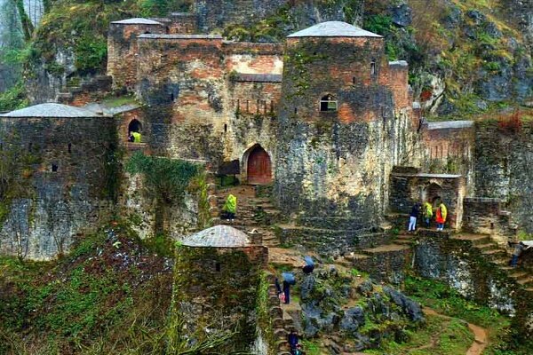 مدیرکل میراث فرهنگی گیلان خبر داد: شناسایی ۵۰۰ جاذبه گردشگری طبیعی در گیلان/ ورود ۳ هزار گردشگر خارجی