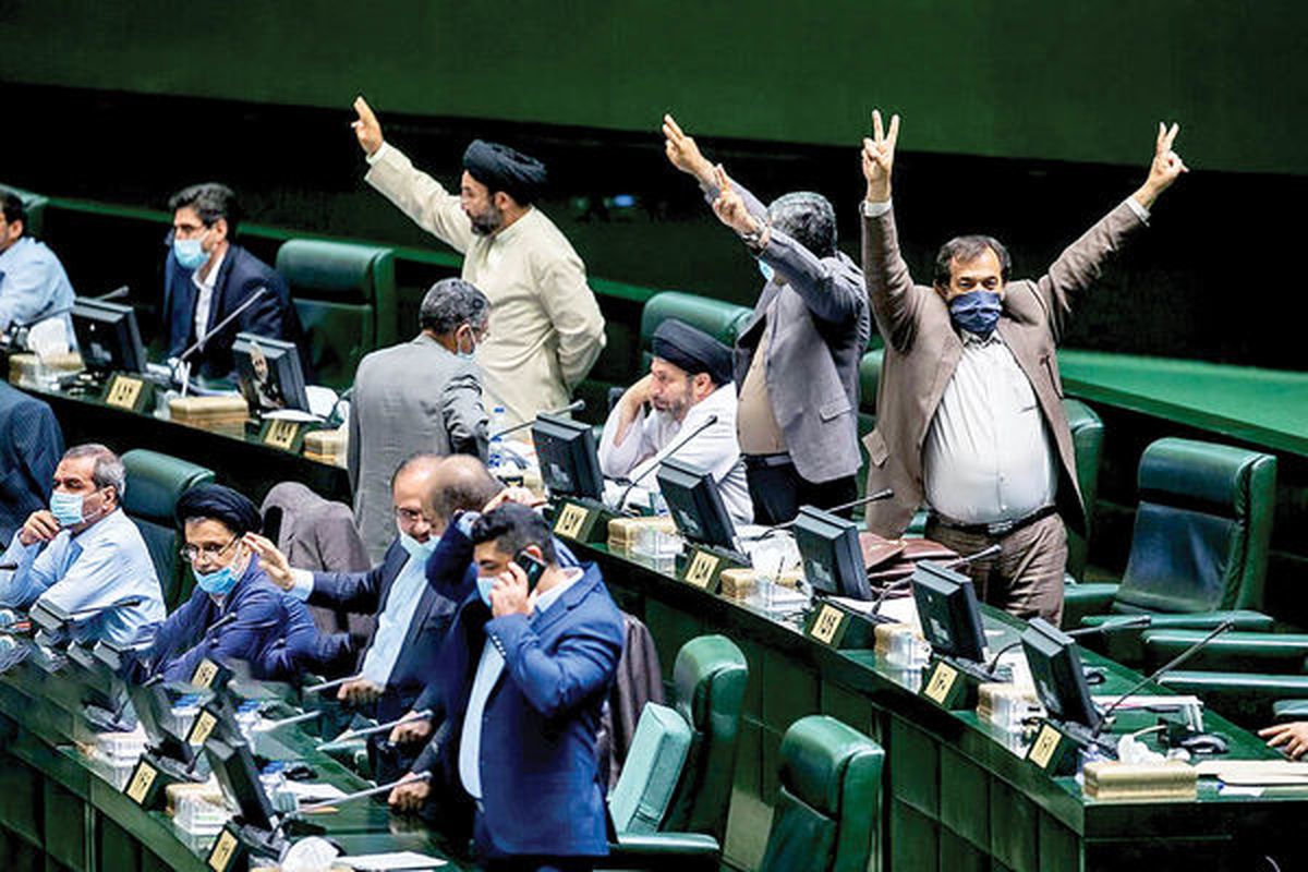 اتهام یک امام جمعه درخصوص رشوه‌گیری مجلس از ایران‌خودرو ؛ مجلس: ما انقلابی هستیم و رشوه نمی‌گیریم!