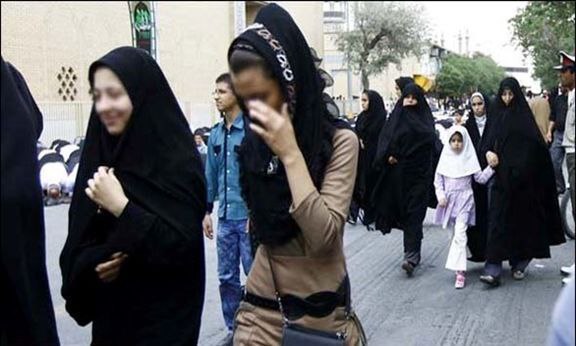 کیهان: تنها عده بسیار کمی از دختران و زنان فریب خورده‌ تن به برداشتن حجاب داده‌اند / تصاویر پخش شده از شبکه‌های فارسی زبان معاند، ساختگی و جعلی است