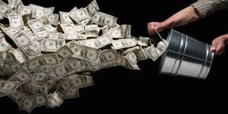 روزنامه اعتماد: حرام‌خواری در فساد ۳ میلیارد دلاری ریشه در حرام‌خواری سیاسی و دستکاری در توزیع قدرت سیاسی دارد