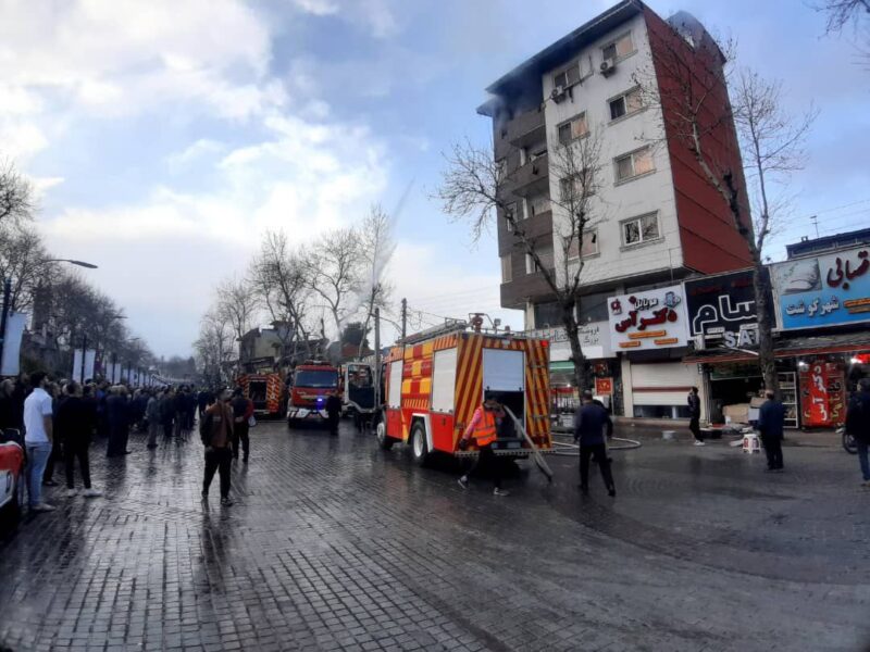 جزئیات آتش‌سوزی در میدان انقلاب لاهیجان؛ حبس ۲ نفر پس از حریق ساختمان