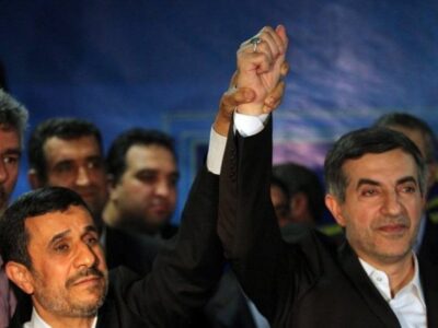 احمدی‌نژاد برنامه داشت ⁧اسب⁩ وارد استادیوم آزادی کند و خودش و ⁧مشایی⁩ روی اسب نشسته و احمدی‌نژاد دست مشایی را بالا ببرد!