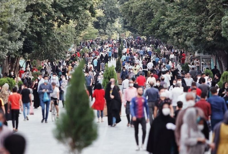 در نشست‌های پرهزینه‌ای که در حوزه علمیه برگزار می‌کنید کدام مشکل واقعی مردم مطرح و حل شده است؟