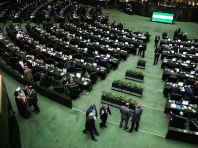 دنباله‌روی از خواسته‌های تندروها در مجلس، به نفع هیچکس نیست