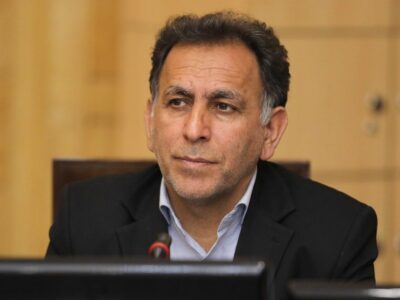 کافر همه را به کیش خود پندارد / او مشاعرش را از دست داده است