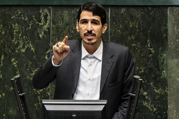 دبیر سابق شورای عالی امنیت ملی و خانواده او متهم به ثروت اندوزی از راه کاسبی تحریم هستند