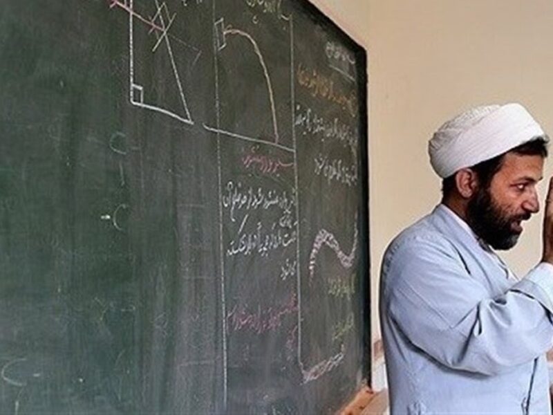 کیهان: این بدسلیقگی که اجازه نمی دهید طلاب و روحانیون وارد آموزش و پرورش شوند، اتفاقی است؟