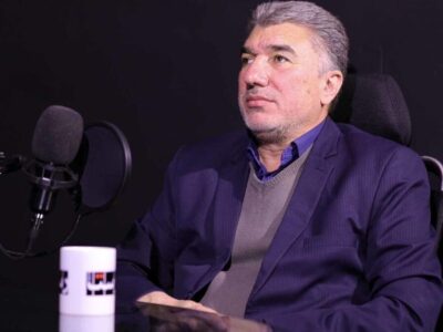 چه لزومی دارد که در داخل عده‌ای دائم بر طبل جنگ و خط جنگ بکوبند؟