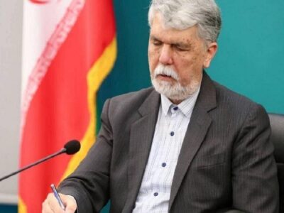 کارت زرد مجلس به وزیر ارشاد، برای او افتخار است/ از حرفهای نماینده ای که علیه او حرف زد خجالت کشیدم