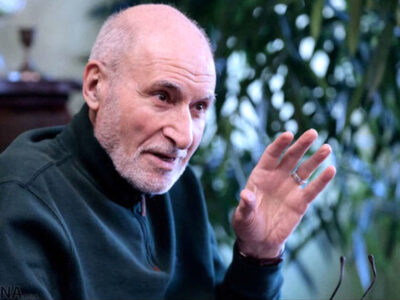 آنها اگر معتقد به تعلیق غنی‌سازی هستند من معتقد به تعطیل غنی‌سازی هستم
