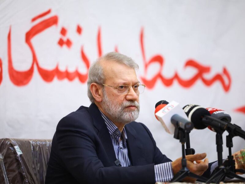 بجای مشاوران غربزده از دکتر لاریجانی استفاده کنید