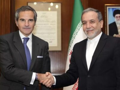 زمان گفت‌وگو با گروسی تصویر شهدا از جلوی چشمان آدم رد می‌شد