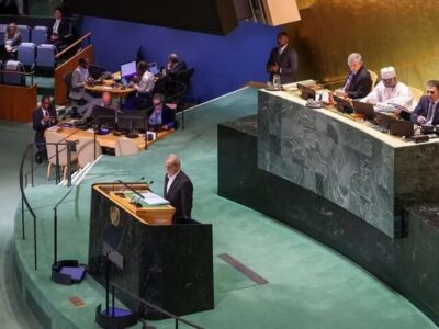 دریای عقب‌نشینی شان پایان ندارد؛ حاضرند نشیمنگاه ترامپ را نیز ببوسند!