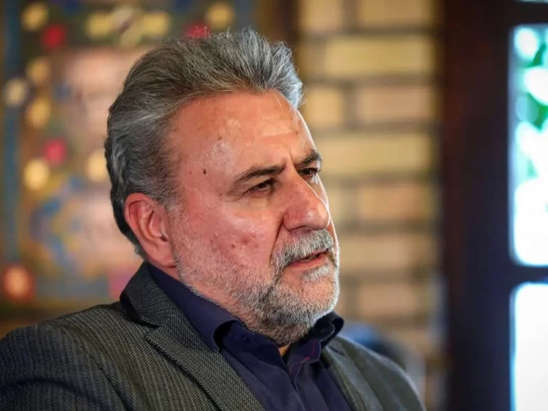 مگر می‌شود سرنوشت کشور را به کسانی سپرد که هنوز فکر می‌کنند خلبان در اسارت دارند یا هر فلاکتی را یک رسالت آخر زمانی می‌دانند؟