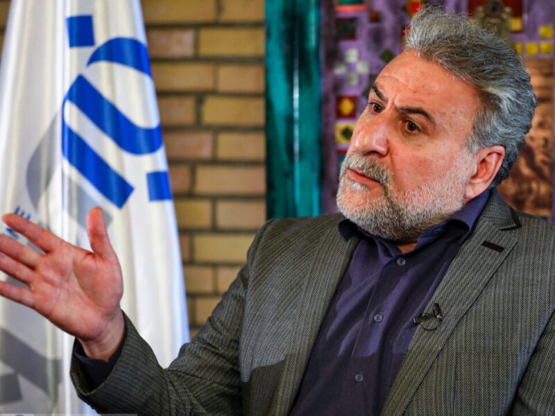 انتقاد تند فلاحت پیشه از خوشحالی افراطیون از بازگشت تحریم ها