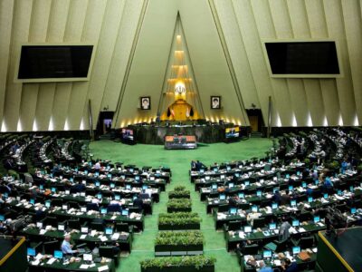 مردم گرفتار تورم و بحران انرژی و تحریماند اما مجلس سرگرم دعواهای جناحی!