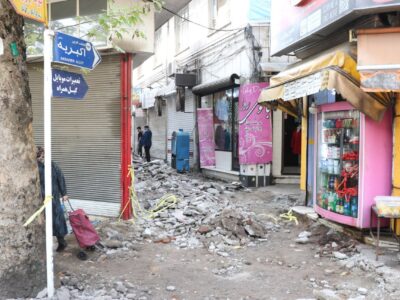 آغاز عملیات سنگ فرش کوچه مسجد تاریخی اکبریه