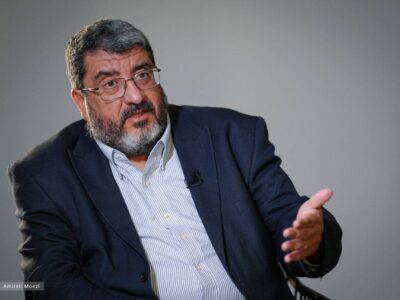 تو که تازه از تخم درآمده ای ، فرماندهان نظامی را مسخره می کنی؟