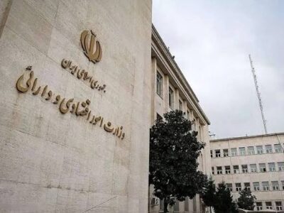 کنترل بازار ارز در دست بانک مرکزی و صمت؛ نقش وزیر اقتصاد کمرنگ است