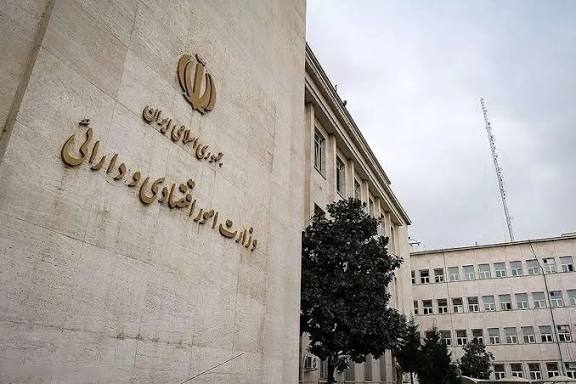 کنترل بازار ارز در دست بانک مرکزی و صمت؛ نقش وزیر اقتصاد کمرنگ است