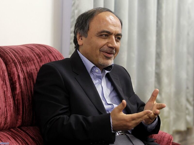 او نوکر خانه زاد امریکایی هاست!