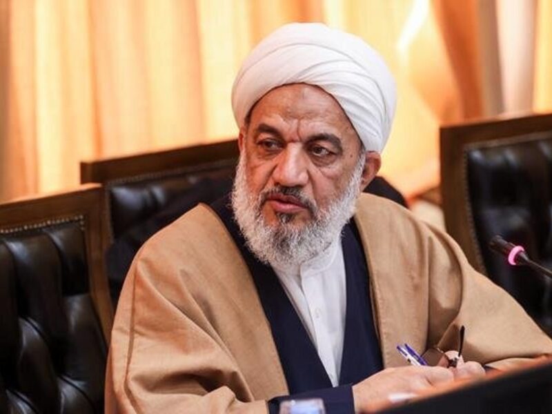 مسئولین و دستگاه‌ها پای کار بیایند تا بحث عریانی و کشف حجاب را مدیریت کنند