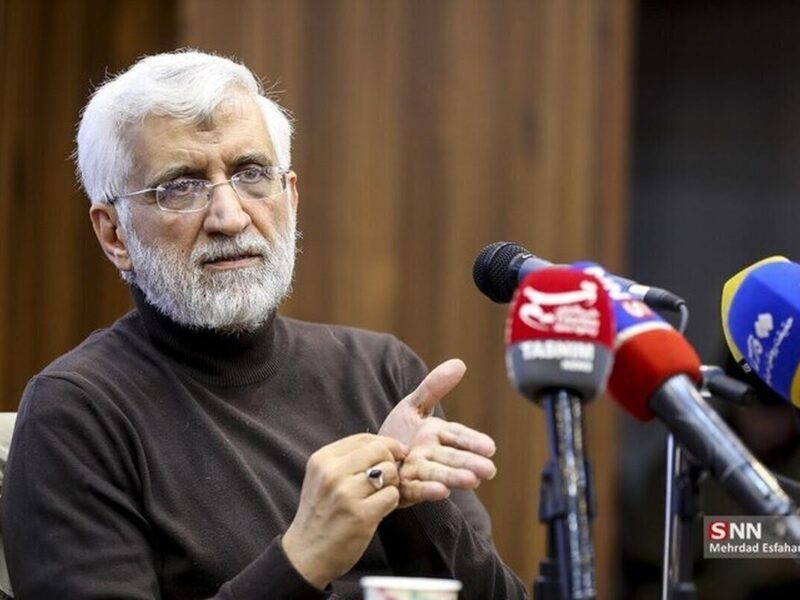 دشمن دارد شکست می خورد، پشت خیمهاش هستیم اما عده ای می گویند تغییر پارادایم دهیم