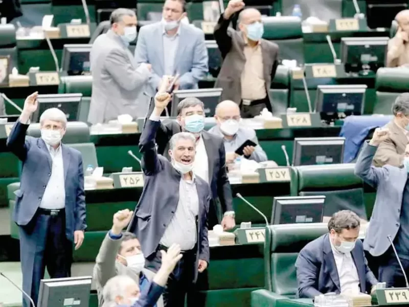 تکلیف خود را با تندروها که جز «بستن تنگه هرمز» و «خروج از NPT » راهکاری ندارند، روشن کنید