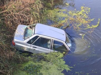 سقوط پراید به داخل رودخانه دستک کیاشهر و نجات راننده ۷۰ ساله