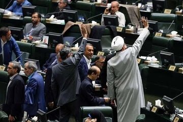 رادیکالها تهدید به استیضاح و ترمیم کابینه می کنند | فراکسیون ۱۰۰نفره مستقلین چه خواهد کرد؟