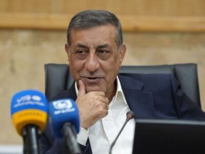 می گویید پزشک نباید راننده اسنپ بشود؟ پس چرا می تواند معاون اجرایی رئیس جمهور بشود؟