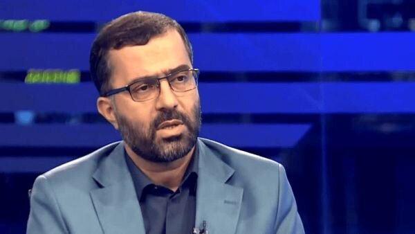 یک عده‌ای که کاسب ارز ترجیحی هستند و جیغ‌شان درباره این ارز در می‌آید آن هم چون منفعت می‌برند باید حذف شوند