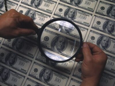 بعد از گذشت ۱۲ سال از پایان دولت احمدی نژاد هنوز معلوم نشده صدها میلیارد دلار از درآمدهای نفتی دولتش کجاست؟