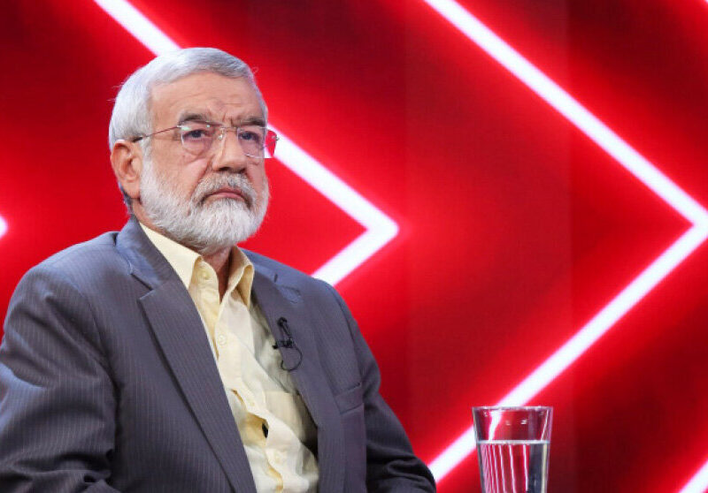 مدعیان انقلابیگری، تندروی خود را با تفسیر شخصی از مواضع رهبری توجیه می کنند