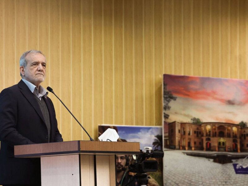 احزاب و شخصیتها را دور هم جمع می کنید که نمایش بدهید حرف تان را شنیدم | خیلی زود تنها شدید آقای رئیس جمهور!