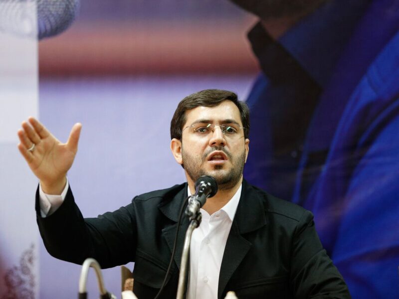 حتی یک تجربه کار اقتصادی ندارد و برای مملکت نسخه می پیچد/ مثل احمدی نژاد است