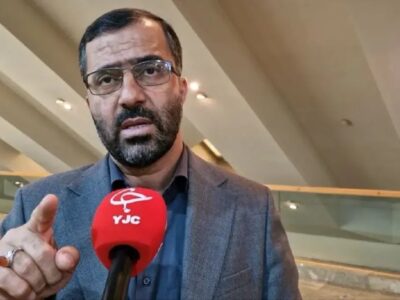 دشمن با انتشار اسامی فرزندان مسئولان در خارج، قصد ناامید کردن مردم را دارد