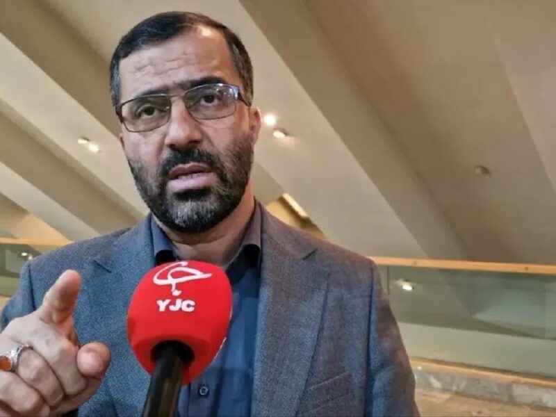 دشمن با انتشار اسامی فرزندان مسئولان در خارج، قصد ناامید کردن مردم را دارد