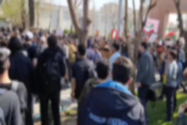 دانشجو را با هر تفکری که دارد و هر شعاری که می دهد، از دانشگاه نرانید؛بگذارید در همان محیط دانشگاه شعار بدهد