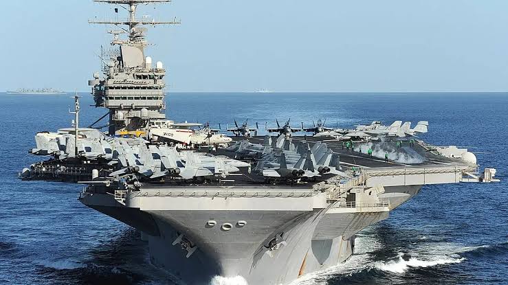 اقدامات آمریکا نشان‌دهنده جدیت آن‌ها برای «خروج آبرومندانه» از منطقه است | ناو هواپیمابر لینکلن آمریکا بیش از ۴۰۰ کیلومتر عقب نشینی کرد
