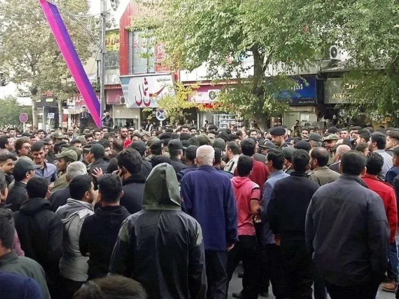 به موقع صدای مردم را نمی‌شنویم و اصلاحات نداریم