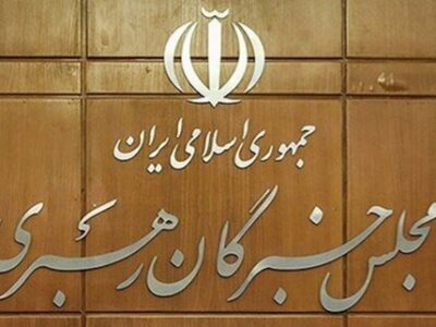 رسانه ها و جریان‌های سیاسی گزینه‌های مد نظرشان را به خبرگان تحمیل نکنند